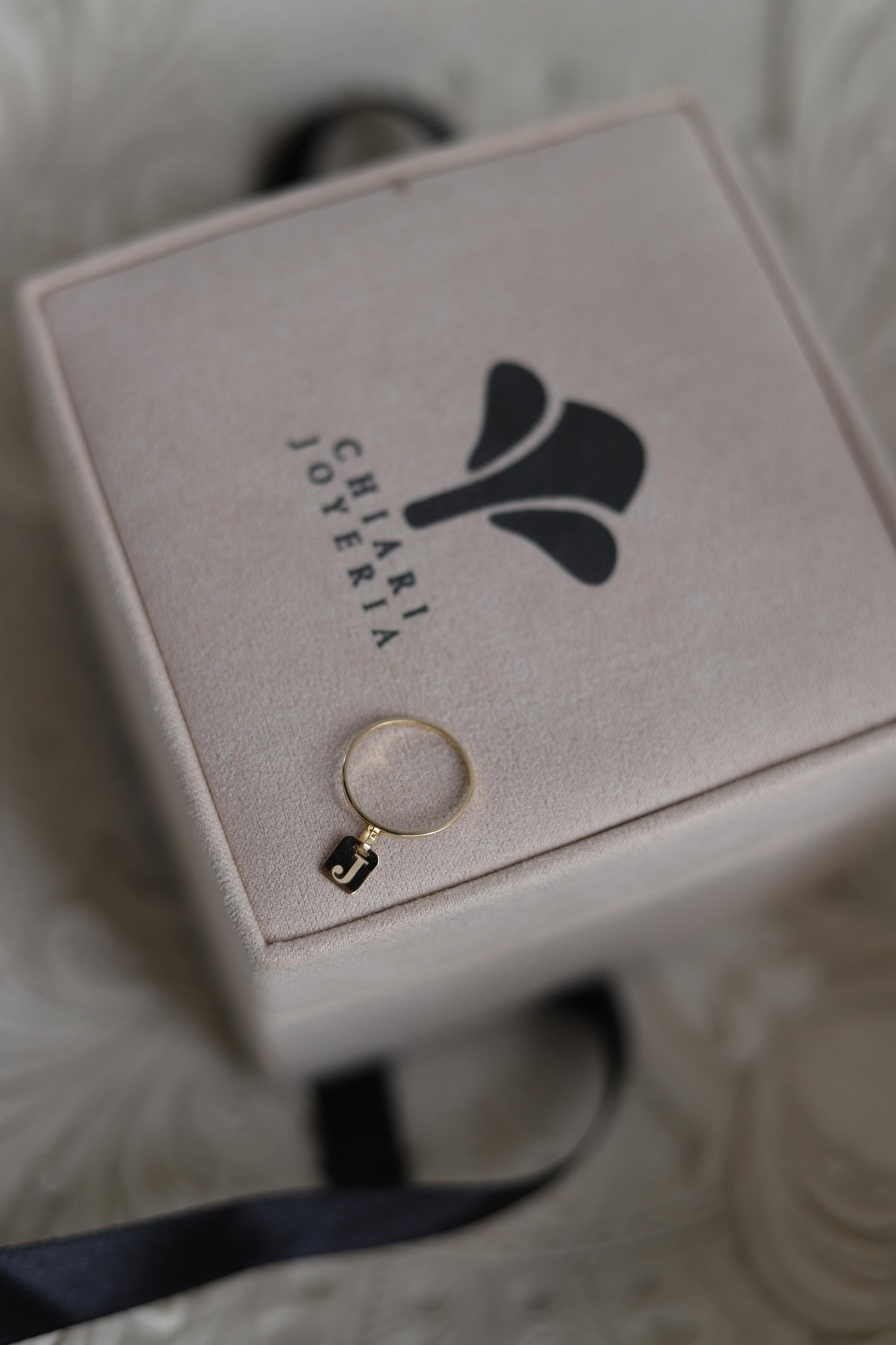 Anillo dije inicial oro 18kt